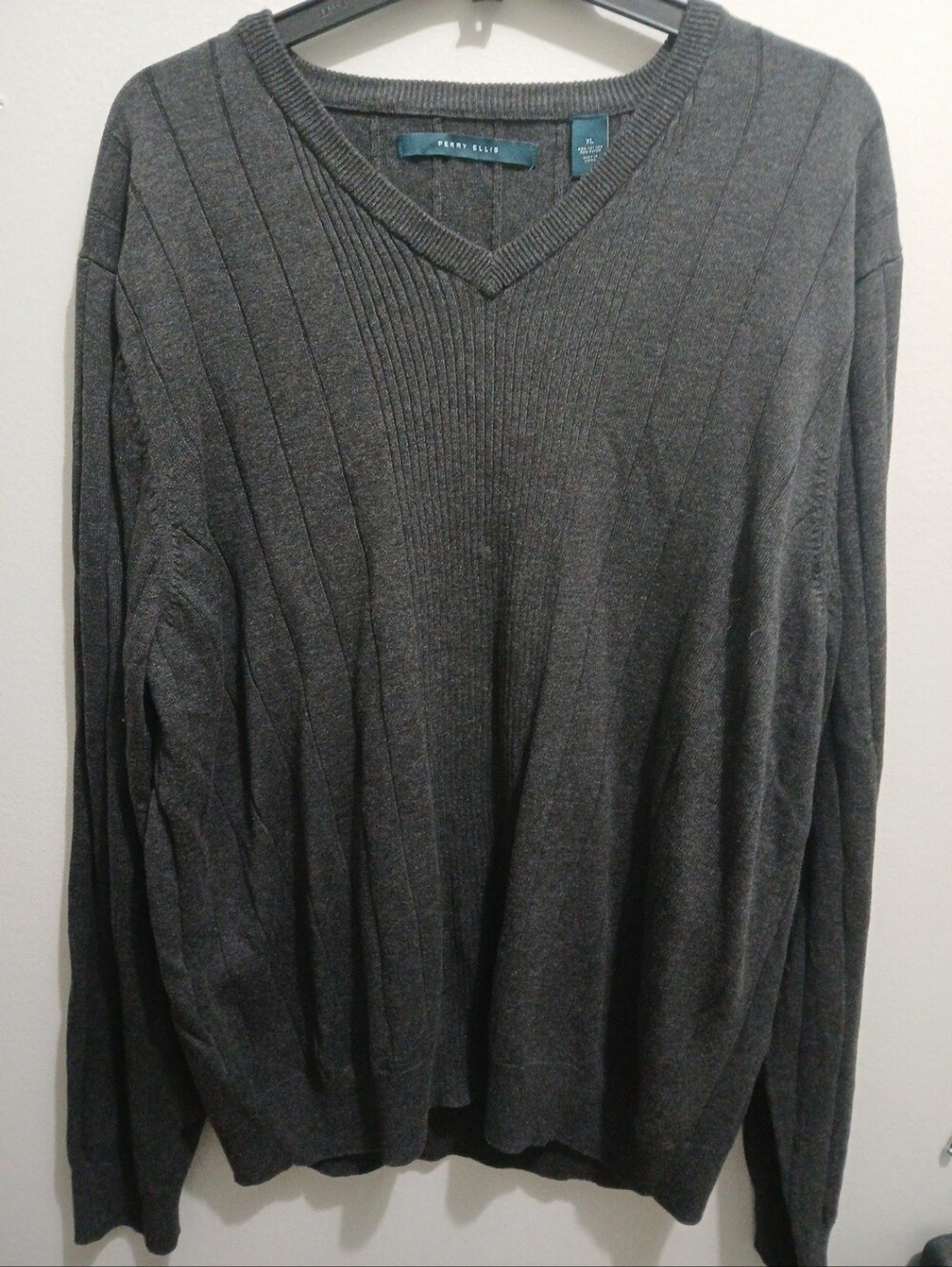 Perry Ellis Men's V-Neck Sweater in Charcoal XL